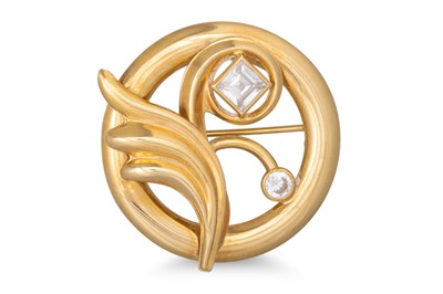 Lot 46 - AN 18CT GOLD STONE SET BROOCH, 6 g, 3.5 cm...
