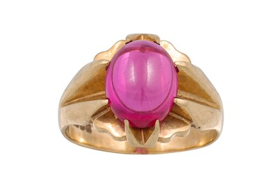 Lot 321 - A VINTAGE GEM SET CABOCHON SINGLE STONE RING,...