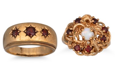Lot 55 - AN OPAL AND GARNET RING, mounted in 9ct gold,...