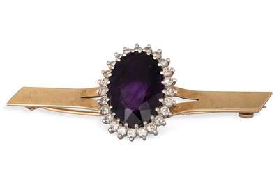 Lot 133 - AN AMETHYST AND DIAMOND CLUSTER BROOCH,...