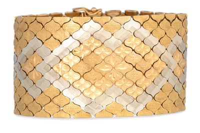 Lot 116 - A VINTAGE 18CT WHITE AND YELLOW GOLD CUFF...