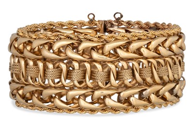 Lot 117 - A VINTAGE 14CT GOLD WOVEN CUFF LINK BRACELET,...