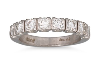 Lot 390 - A DIAMOND HALF ETERNITY RING, the brilliant...