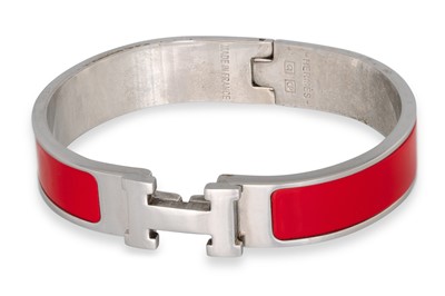 Lot 236 - A MODERN 'HERMES' HINGED BANGLE, chrome with...