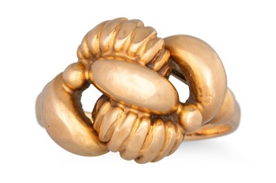 Lot 148 - A VINTAGE 18CT GOLD RING, knot form, 5 g. size N