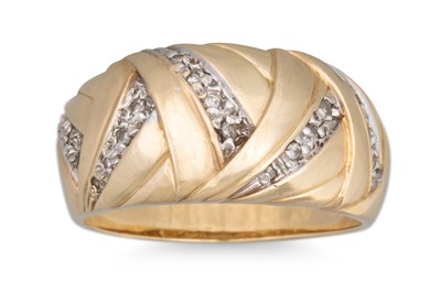 Lot 153 - A VINTAGE 14CT GOLD SHAPED DESIGN RING, set...