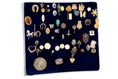 Lot 1 - A COLLECTION OF ANTIQUE AND VINTAGE HAT PINS,...