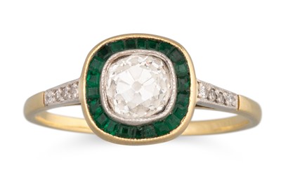 Lot 197 - A DIAMOND AND EMERALD CLUSTER RING, Art deco...
