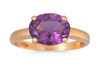 Lot 299 - AN AMETHYST RING, the oval amethyst to 18ct...