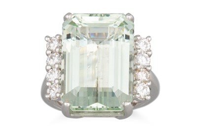 Lot 301 - AN AQUAMARINE AND DIAMOND RING, the...