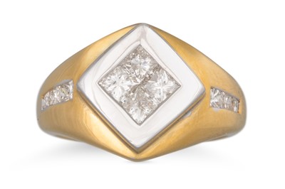 Lot 88 - A DIAMOND CLUSTER RING, the four princess cut...