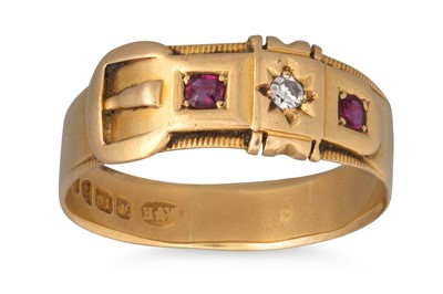 Lot 304 - AN ANTIQUE 18CT GOLD BUCKLE RING, hallmarked...