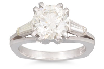 Lot 174 - A DIAMOND SOLITAIRE RING, the brilliant cut...
