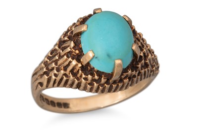 Lot 15 - A VINTAGE IRISH 9CT GOLD TURQUOISE SET DRESS...