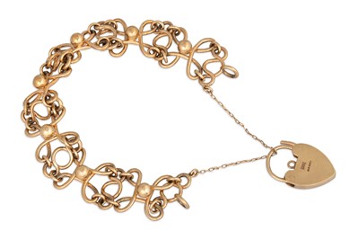 Lot 16 - A VINTAGE IRISH 9CT GOLD FANCY CELTIC KNOT...
