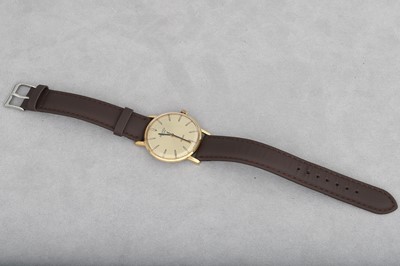 Lot 168 - A GENTS 'SEKONDA DE LUXE' WRISTWATCH, gold...