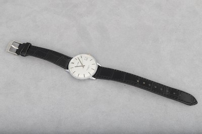 Lot 170 - AN 'ACCURIST' WRISTWATCH, with date, baton...