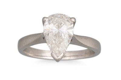 Lot 198 - A DIAMOND SOLITAIRE RING, the pear shaped...