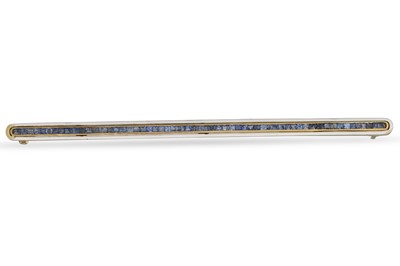 Lot 189 - AN ART DECO 14CT GOLD AND WHITE ENAMEL BROOCH,...