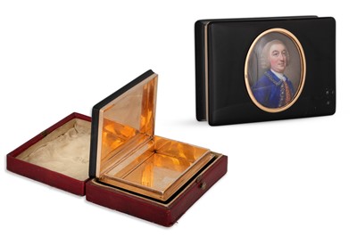 Lot 32 - AN ANTIQUE CONTINENTAL TORTOISESHELL SNUFF BOX,...