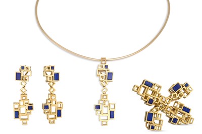 Lot 94 - A MODERNIST 1970's LAPIS LAZULI BROOCH, of...