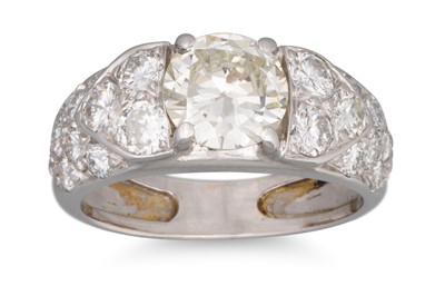 Lot 67 - A DIAMOND RING, the brilliand cut diamond to...