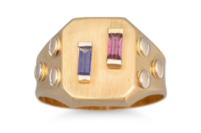 Lot 73 - AN IOLITE AND PINK TOURMALINE PLAQUE RING,...