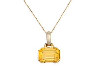 Lot 99 - A YELLOW QUARTZ PENDANT, the rectangular stone...