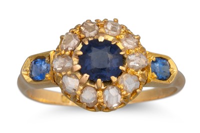 Lot 224 - A SAPPHIRE AND DIAMOND CLUSTER RING, the...