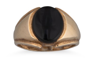 Lot 202 - A VINTAGE ONYX SIGNET RING, mounted in 9ct...