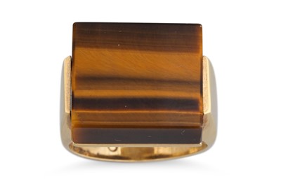 Lot 86 - A 1970'S TIGER'S EYE SET RING, of square form,...