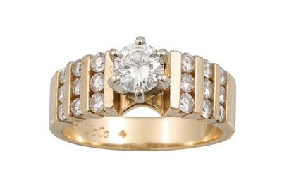 Lot 128 - A DIAMOND SOLITAIRE RING, the round brilliant...