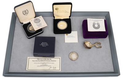 Lot 359 - A COLLECTION OF COMMEMORATIVE SILVER COINS,...