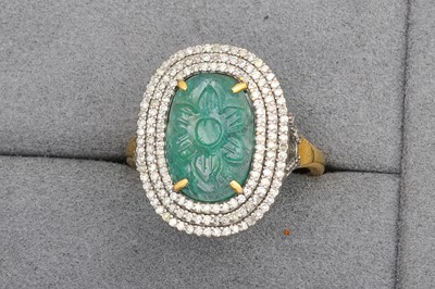 Lot 70 - AN EMERALD AND DIAMOND CLUSTER RING, the...