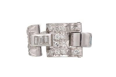 Lot 196 - AN ART DECO DIAMOND SET RING, of pavé diamond...