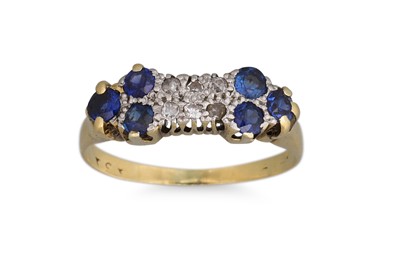 Lot 311 - A VINTAGE DIAMOND AND SAPPHIRE DRESS RING,...