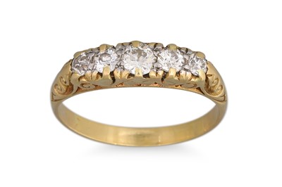 Lot 312 - AN ANTIQUE GRADUATED FIVE STONE DIAMOND RING,...