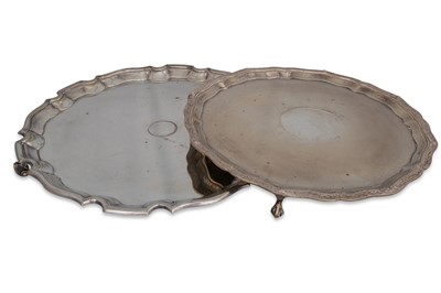 Lot 402 - A GEORGE V IRISH SILVER SALVER, with applied...