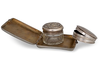 Lot 405 - A GEORGE V ENGLISH SILVER CIRCULAR SNUFF BOX,...