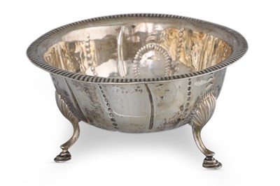 Lot 419 - A GEORGE III CIRCULAR IRISH SILVER SUGAR BOWL,...