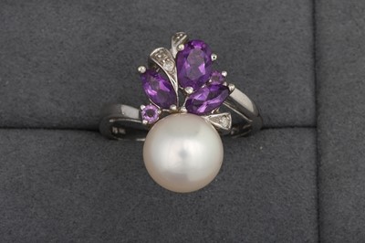 Lot 106 - AN AMETHYST PEARL AND DIAMOND CLUSTER RING,...