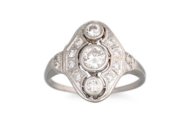 Lot 307 - A DIAMOND THREE STONE FINGERLINE PLAQUE RING,...
