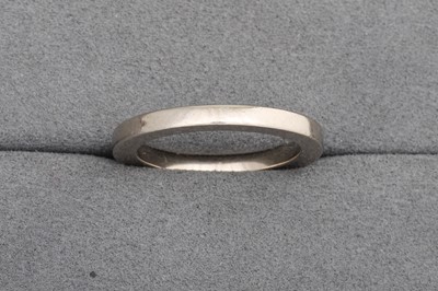 Lot 10 - AN 18CT WHITE GOLD BAND RING, size L