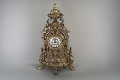 Lot 220 - A 20TH CENTURY IMPRESSIVE BRASS MANTLE CLOCK,...