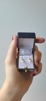 Lot 25 - A PAIR OF CULTURED PEARL AND EMERALD EARRINGS,...