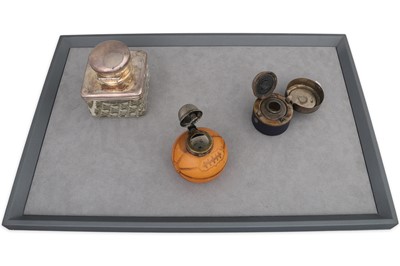 Lot 431 - AN EDWARDIAN SILVER TOPPED GLASS INK WELL,...