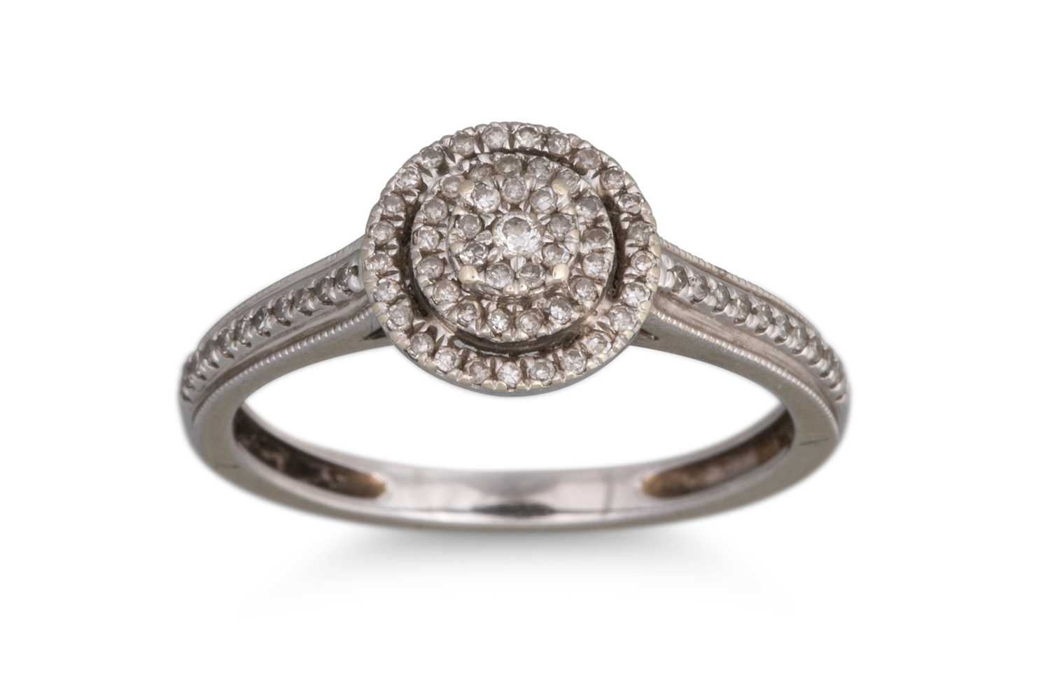 Lot 46 - A DIAMOND SET CLUSTER RING, diamond set...