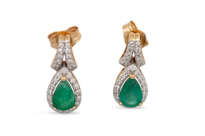 Lot 119 - A PAIR OF EMERALD AND DIAMOND DROP CLUSTER...