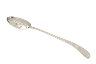 Lot 20 - A GEORGE III IRISH SILVER LONG HANDLED GRAVY...
