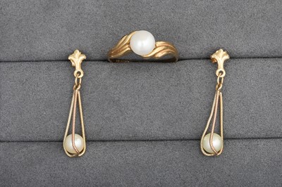 Lot 12 - A 9CT GOLD PEARL SET RING, together with a...
